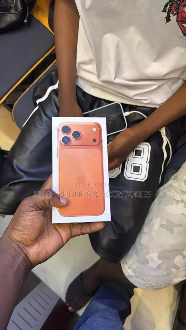 New Apple iPhone 17 Pro Max 512 GB Orange · Photo 1