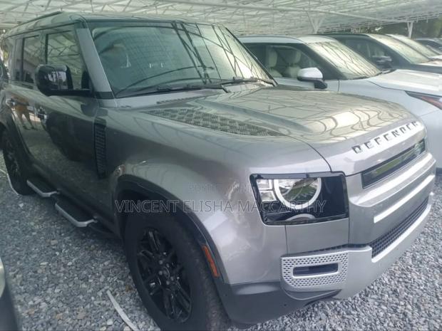 Land Rover Defender V8 2023 Silver · Photo 4