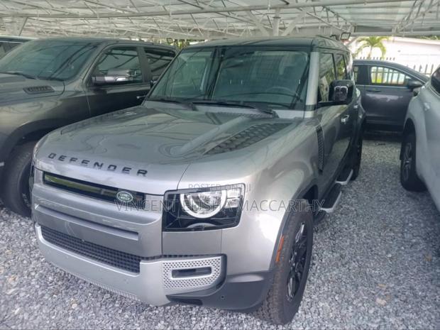Land Rover Defender V8 2023 Silver · Photo 5