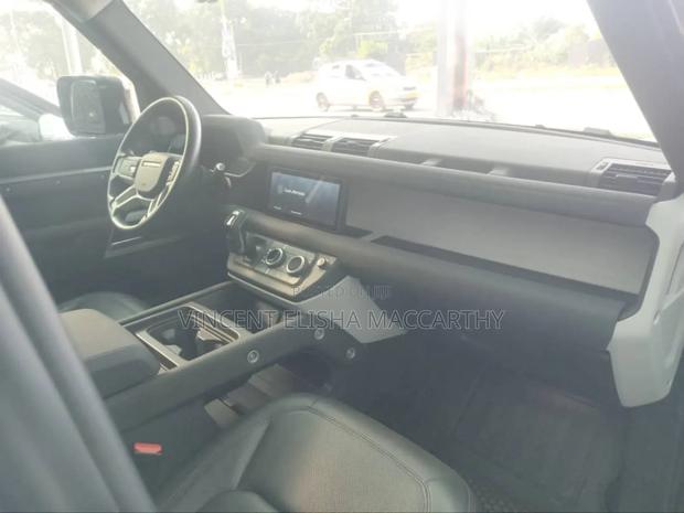 Land Rover Defender V8 2023 Silver · Photo 6