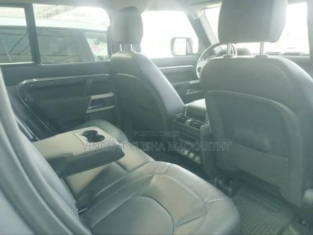Land Rover Defender V8 2023 Silver · Photo 7
