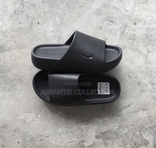 Nike Calm Slides · Photo 3