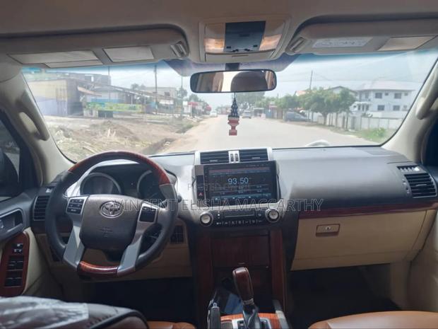 Infiniti QX80 Luxe 2021 Gray · Photo 2