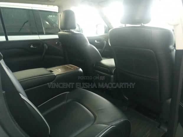 Infiniti QX80 Luxe 2021 Gray · Photo 5
