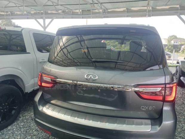 Infiniti QX80 Luxe 2021 Gray · Photo 6