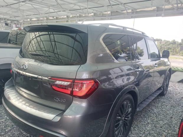 Infiniti QX80 Luxe 2021 Gray · Photo 7