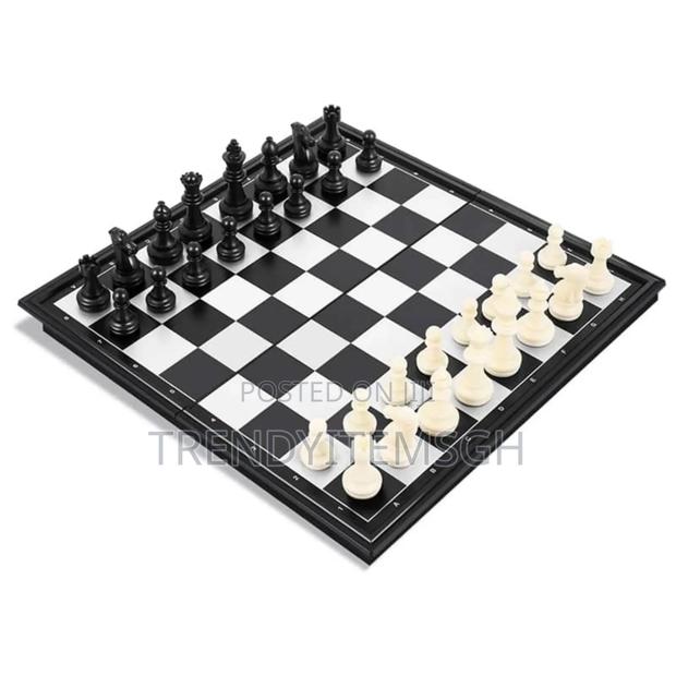 Chess Foldable Magnetic Board Game · Photo 2