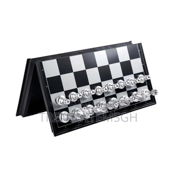 Chess Foldable Magnetic Board Game · Photo 4