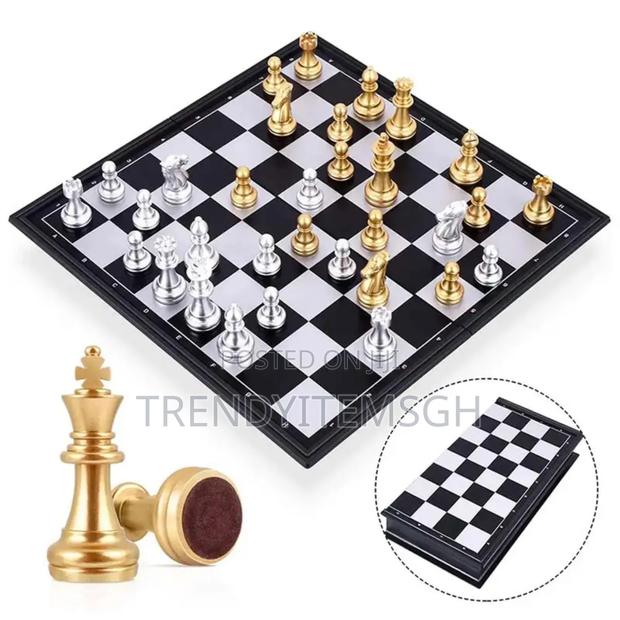 Chess Foldable Magnetic Board Game · Photo 1