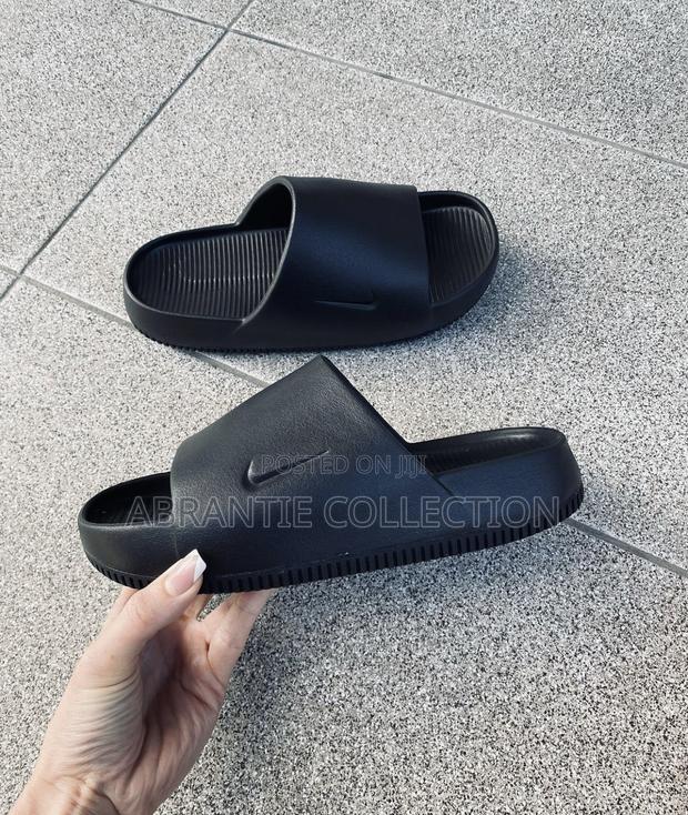 Nike Calm Slides · Photo 2