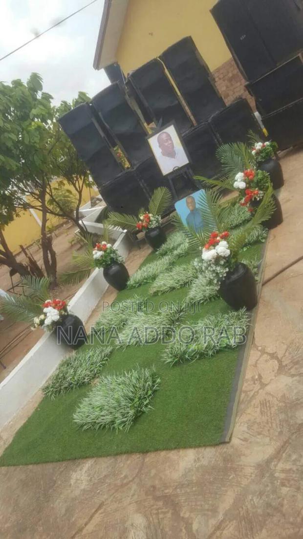 Funeral Undertaker or Body Decorations Works .Bed for Deco · Photo 4