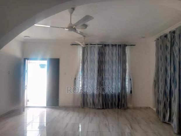 5bdrm Duplex in Dr Roko, Ashomang Estate for rent · Photo 7