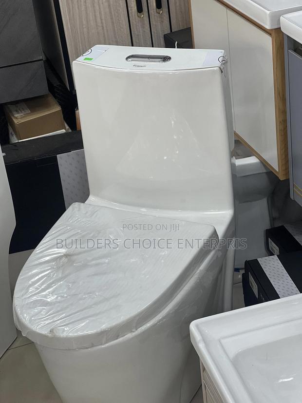 T Close Couple Water Closet · Photo 1