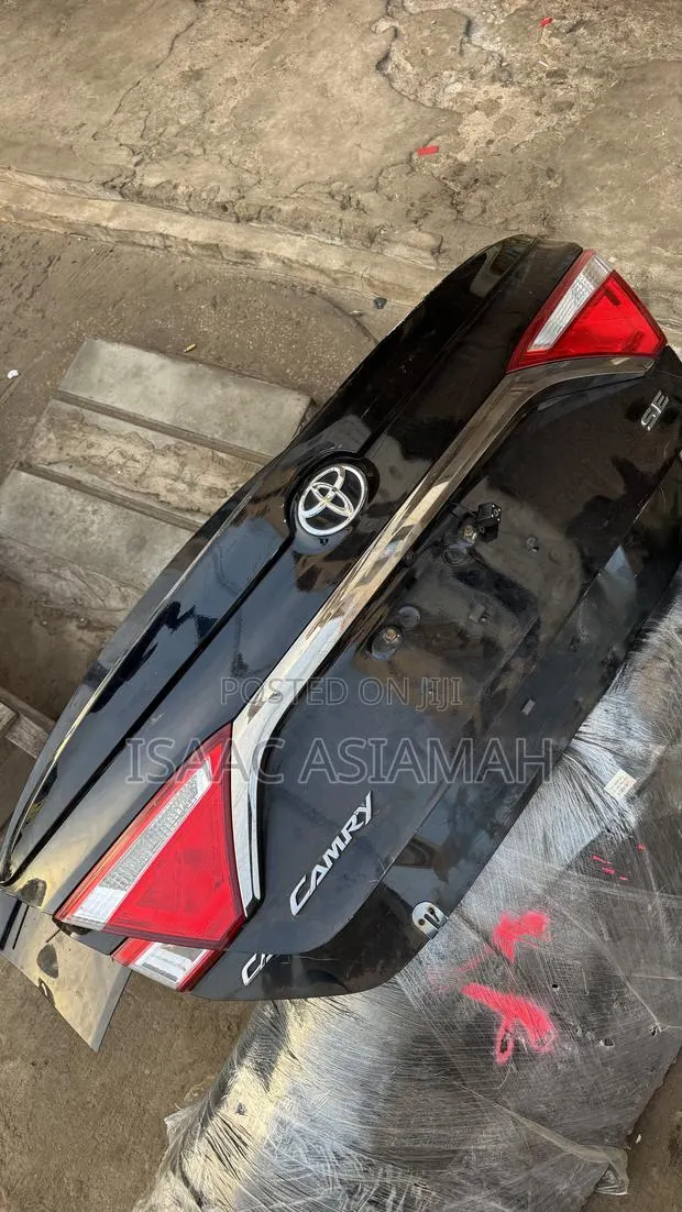 Toyota Camry 2015,2016,2017 Boot / Tailgate Complete · Photo 1