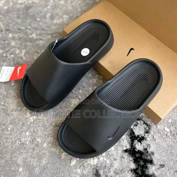 Nike Calm Slides · Photo 1