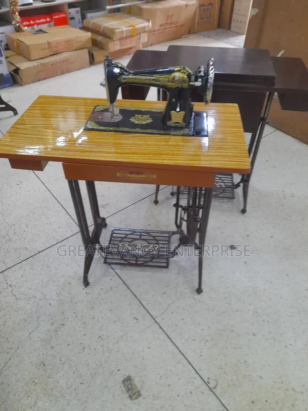 Brandnew Butterfly Foot/ Threadle Machine · Photo 2