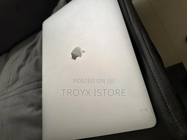 Laptop Apple MacBook Pro 2018 16GB Intel Core I7 SSD 256GB · Photo 3