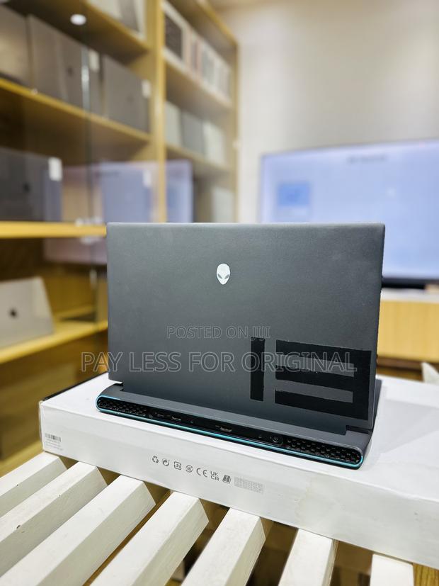 Laptop Alienware M17x R2 16GB AMD Ryzen 7 SSD 512GB · Photo 2