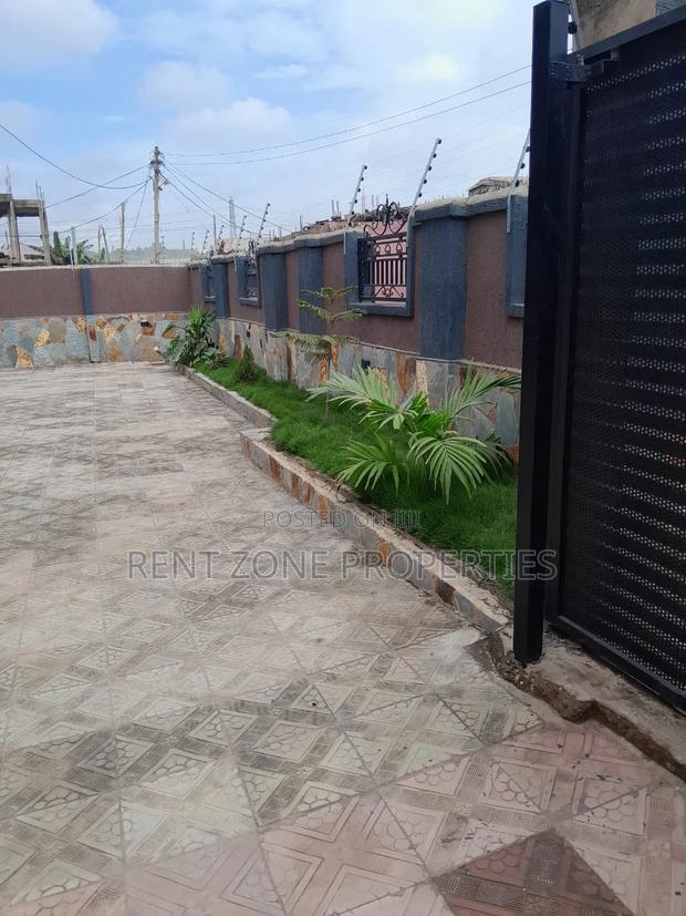 6bdrm Duplex in Ofankor for rent · Photo 3