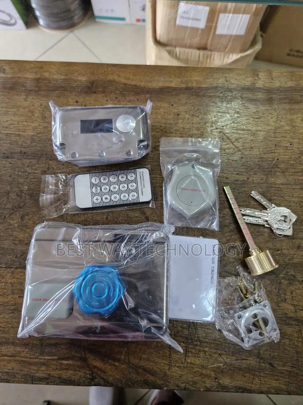 Gate Lock With Remote · Photo 3