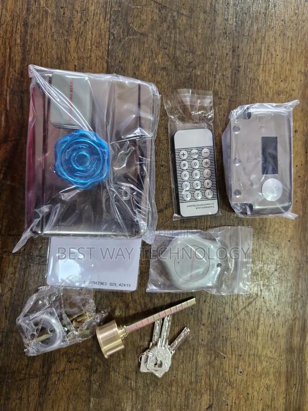 Gate Lock With Remote · Photo 4