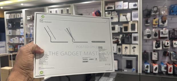 iPad Pro 11 Inch Magic Keyboard · Photo 2
