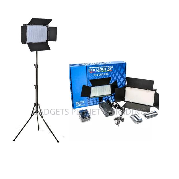 LED Light Kit Pro LED 600 With Charging Kit and Stand · Photo 1