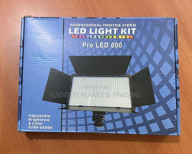 LED Light Kit Pro LED 600 With Charging Kit and Stand · Photo 2