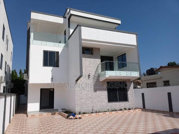 4bdrm Duplex in Adenta Ssnit Flats, Accra Metropolitan for sale · Photo 3