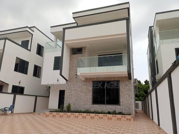4bdrm Duplex in Adenta Ssnit Flats, Accra Metropolitan for sale · Photo 5