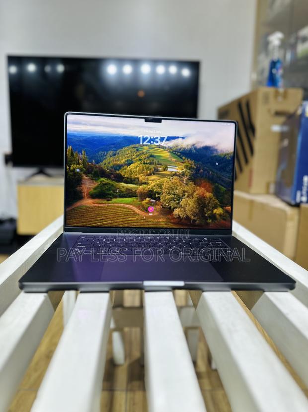 Laptop Apple MacBook Pro 2023 M3 Pro 16-inch 16GB Apple M3 SSD 512GB · Photo 2