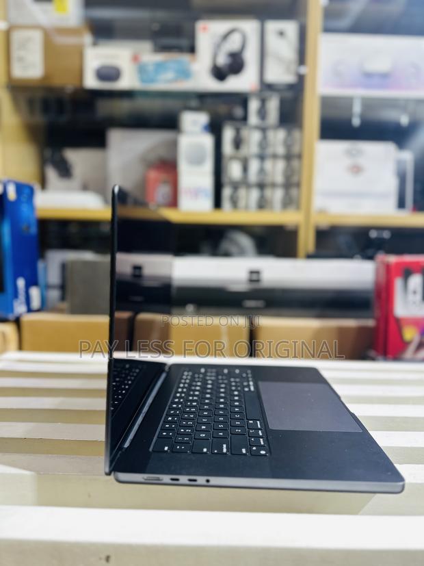 Laptop Apple MacBook Pro 2023 M3 Pro 16-inch 16GB Apple M3 SSD 512GB · Photo 1