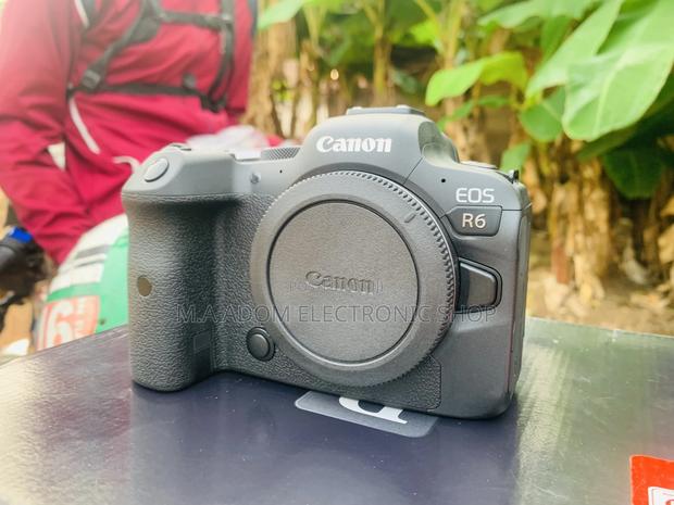 Canon R6 Camera With Lens · Photo 1