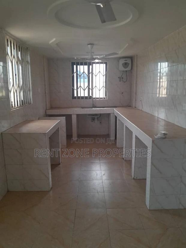 2bdrm Apartment in Rent Zone, Ablekuma for rent · Photo 3