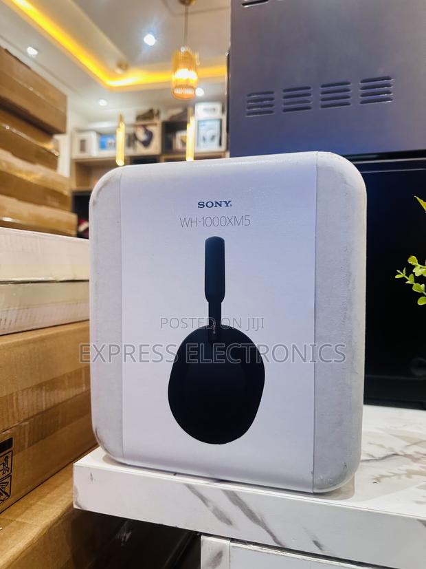 Purchase the New SONY WH-1000XM5 Headset · Photo 1