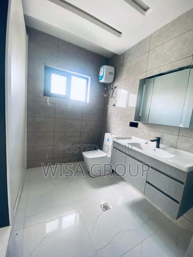 5bdrm Duplex in Wisa Groups, Accra Metropolitan for sale · Photo 8