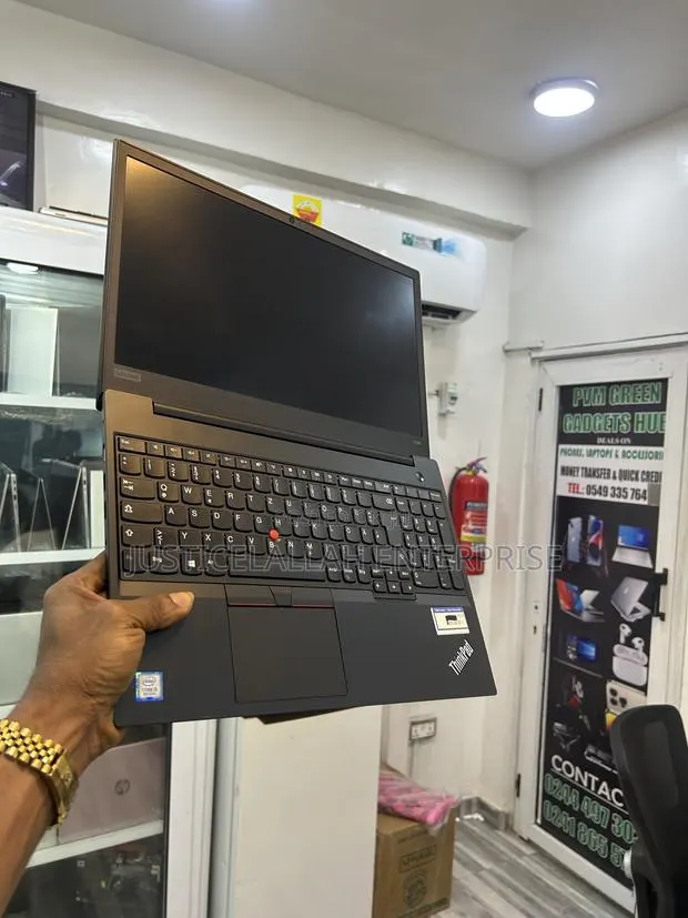 Laptop Lenovo ThinkPad E580 8GB Intel Core i3 SSD 256GB · Photo 1
