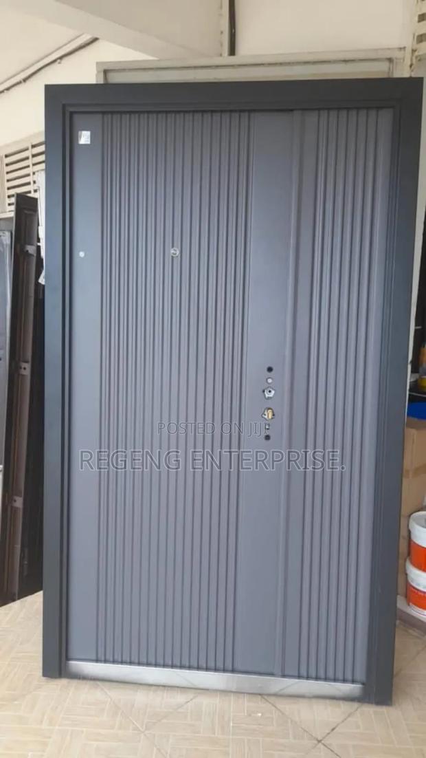 Gray One and Half Security Door With 12 Locks. · Photo 1