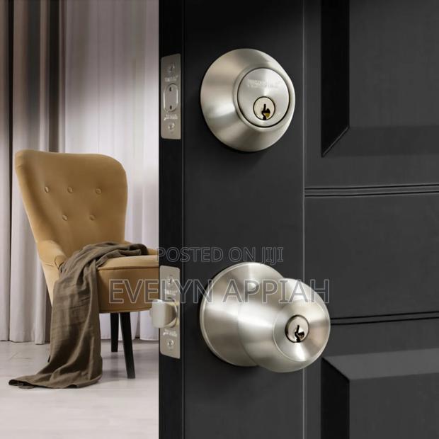 Combo Knob Lock Set With Deadbolt · Photo 3
