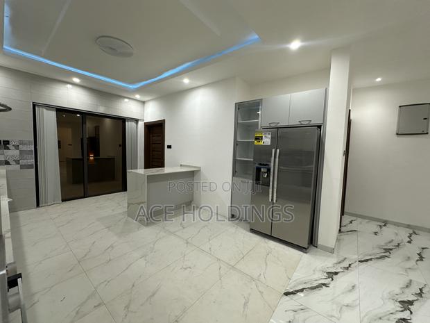5bdrm Mansion in Botwe School for sale · Photo 3