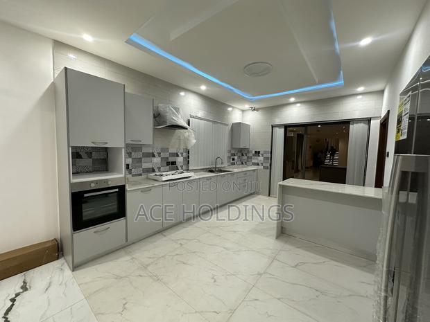 5bdrm Mansion in Botwe School for sale · Photo 2