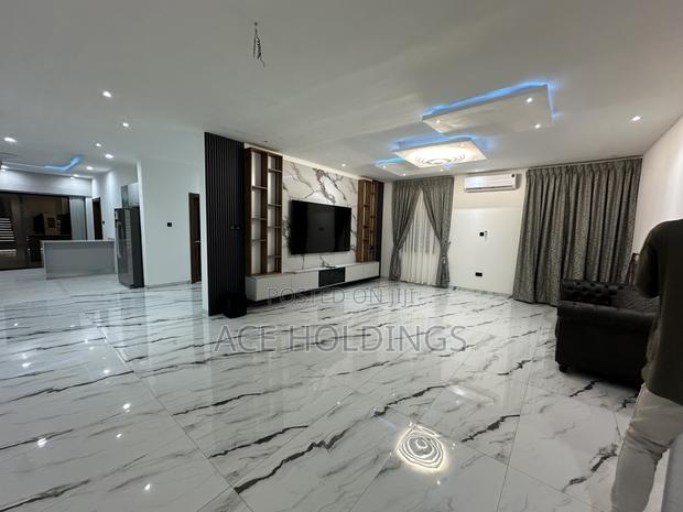 5bdrm Mansion in Botwe School for sale · Photo 4
