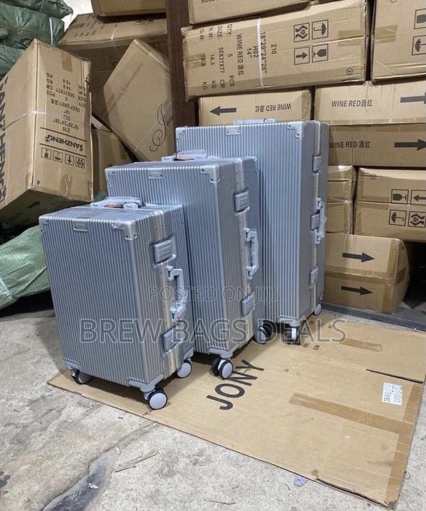 Branded Silver 3set Purely Locks Aluminum Suitcase Bag · Photo 3