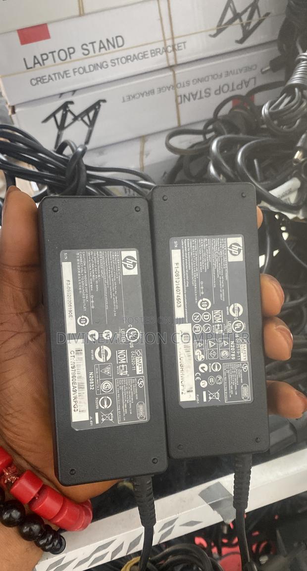 Hp Big Pin Uk Used (19v—4.74A)90w Laptop Chargers · Photo 2