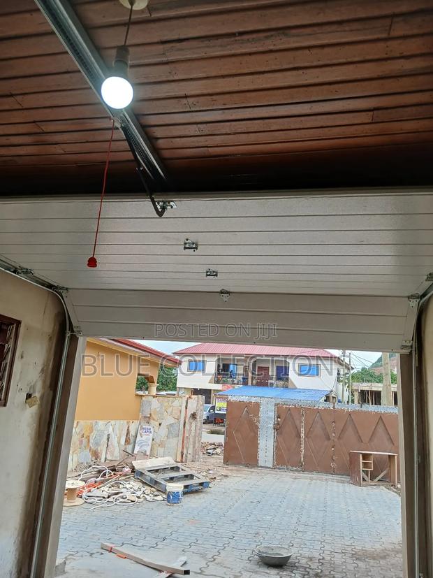 16×8 Automated Garage Door · Photo 1