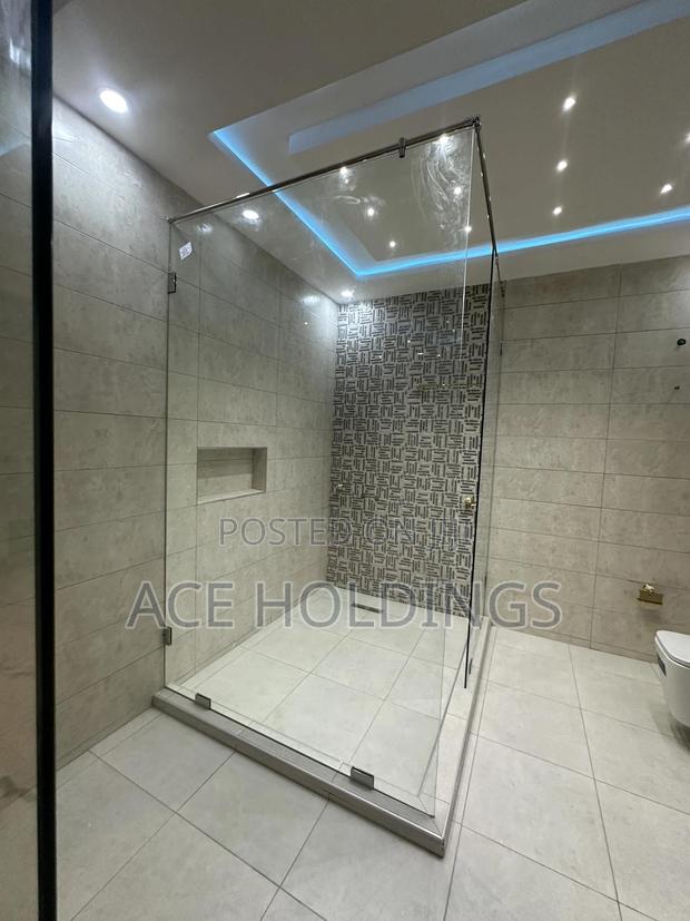 5bdrm Mansion in Botwe School for sale · Photo 8