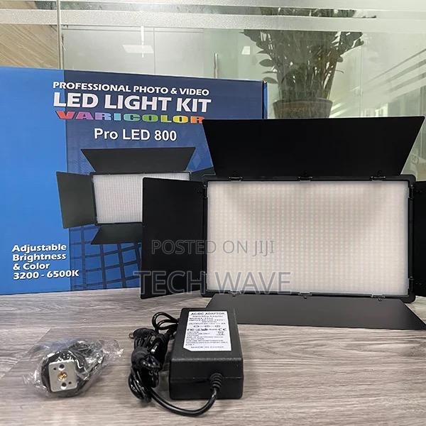 Pro Led 800 With Batteries, Adapter, Stand · Photo 1