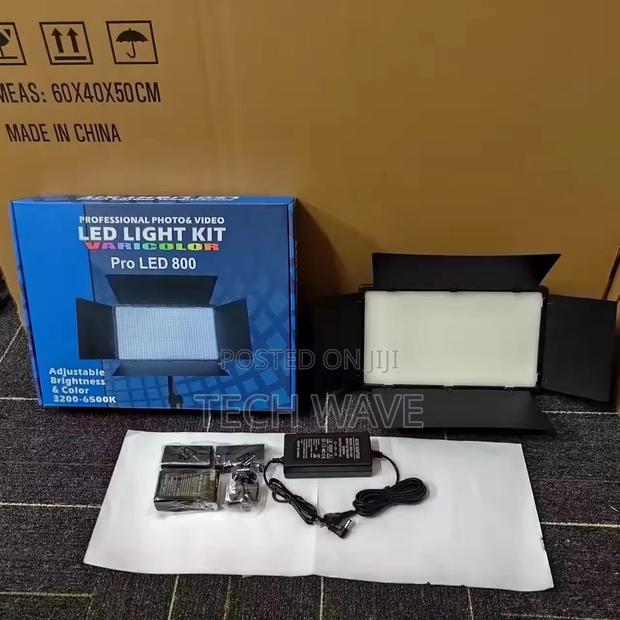 Pro Led 800 With Batteries, Adapter, Stand · Photo 2