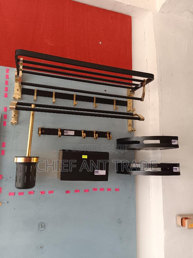 A Set Of Accessories. Black Gold · Photo 3
