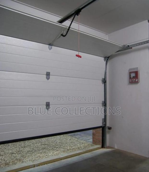 Automatic Garage Door · Photo 1
